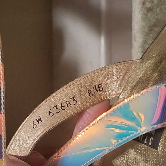 Stuart Weitzman iridescent/holographic leather ankle strap 4" heel size 8.5 - Picture 9 of 13